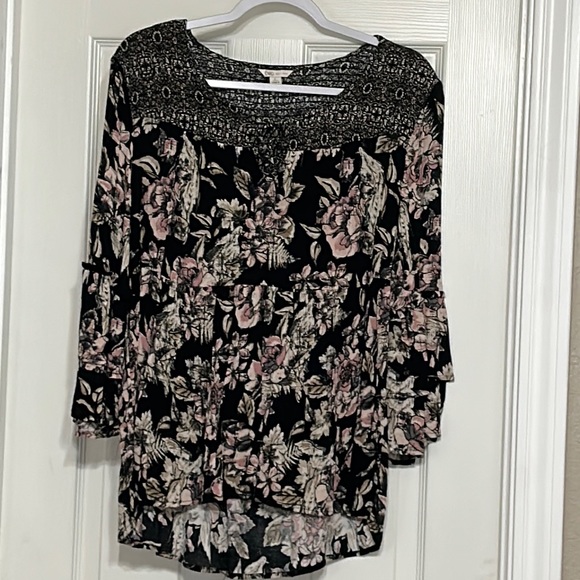 Cato Black and Tan Ruffle Sleeve Blouse L - Picture 1 of 4